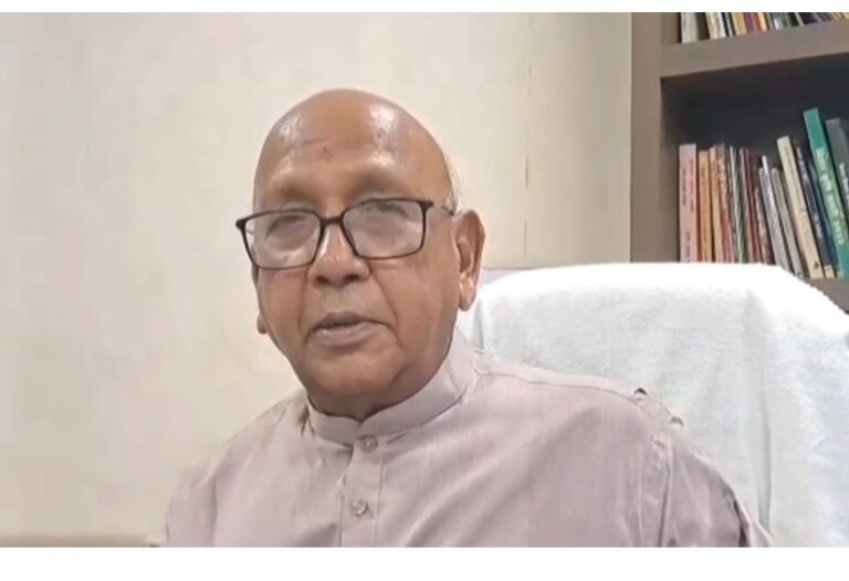 Jamshedpur: ट्रेनों की भारी लेट-लतीफी पर विधायक सरयू राय का कड़ा रुख; कल सभी प्लेटफॉर्म पर चलेगा हस्ताक्षर अभियान