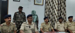 चाईबासा: तीर मारकर जानलेवा हमला करने वाला आरोपी गिरफ्तार, पुरानी रंजिश में दिया था घटना को अंजाम