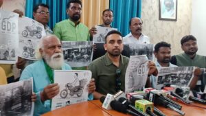 “मोदी की कथनी और करनी में अंतर”: पेट्रोल संकट पर जेएमएम का तंज; कुणाल षाड़ंगी ने साइकिल चलाकर जताया विरोध