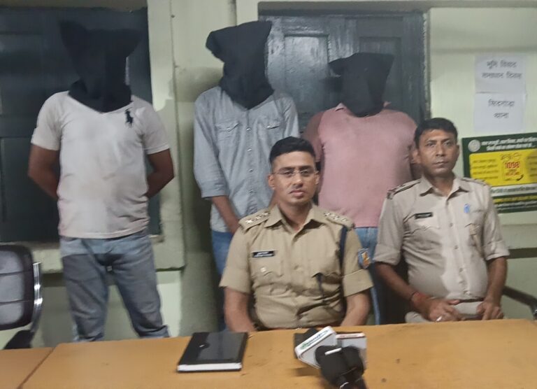 जमशेदपुर: सिदगोड़ा में खुलेआम शराब पीने वालों पर एएसपी ऋषभ चतुर्वेदी का ‘प्रहार’; 3 लोगो से वसूला ₹5000 का जुर्माना
