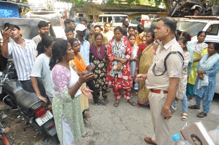 जमशेदपुर: विकास सिंह की मौत पर उलीडीह थाना में भारी हंगामा, शव के साथ परिजनों का धरना; हत्यारों की गिरफ्तारी की मांग
