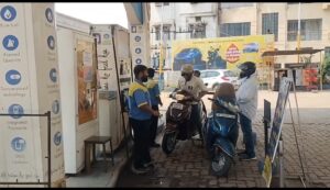 जमशेदपुर: ग्राहकों के इंतजार में खाली बैठे हैं पंप कर्मी, अफवाहों पर डीसी की अपील— ‘पैनिक न हों, पर्याप्त है स्टॉक’
