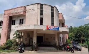 जमशेदपुर: ‘नकली पुलिस’ ने बुजुर्ग को ठगा; चेन छीनने का डर दिखाकर उतरवा लिए गहने, सीसीटीवी में कैद हुए बदमाश