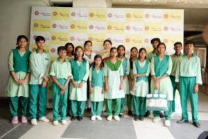 जमशेदपुर में ट्राइबल आर्ट वर्कशॉप, छात्रों ने सीखी सोहराई-पैतकर कला