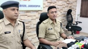 जमशेदपुर में वाहन चोर गिरोह का खुलासा, चार आरोपी गिरफ्तार, चोरी की बाइक और स्कूटी बरामद