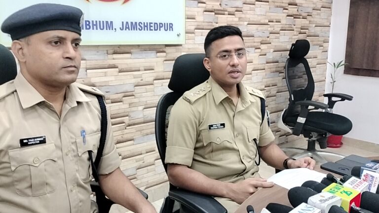 जमशेदपुर में वाहन चोर गिरोह का खुलासा, चार आरोपी गिरफ्तार, चोरी की बाइक और स्कूटी बरामद