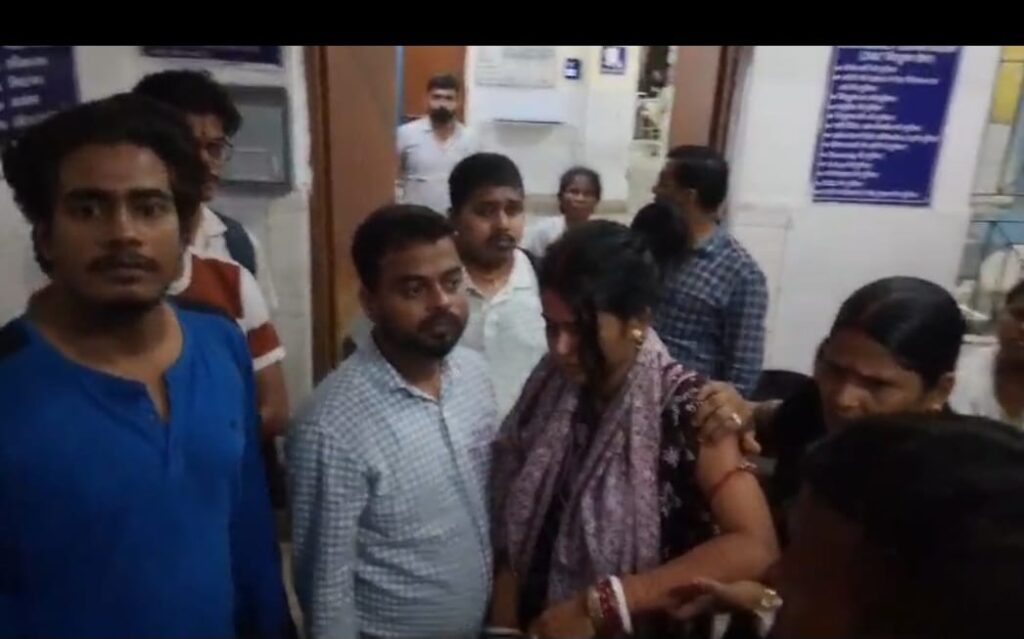 एलबीएसएम कॉलेज में बड़ा हादसा टला: परीक्षा देकर लौट रही छात्रा को लगा करंट, सदर अस्पताल में भर्ती