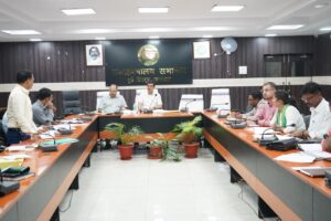 जमशेदपुर: उपायुक्त की अधिकारियों को दोटूक- “प्रखंड मुख्यालय में ही रहें बीडीओ -सीओ , जनसमस्याओं के समाधान में न बरतें ढिलाई”