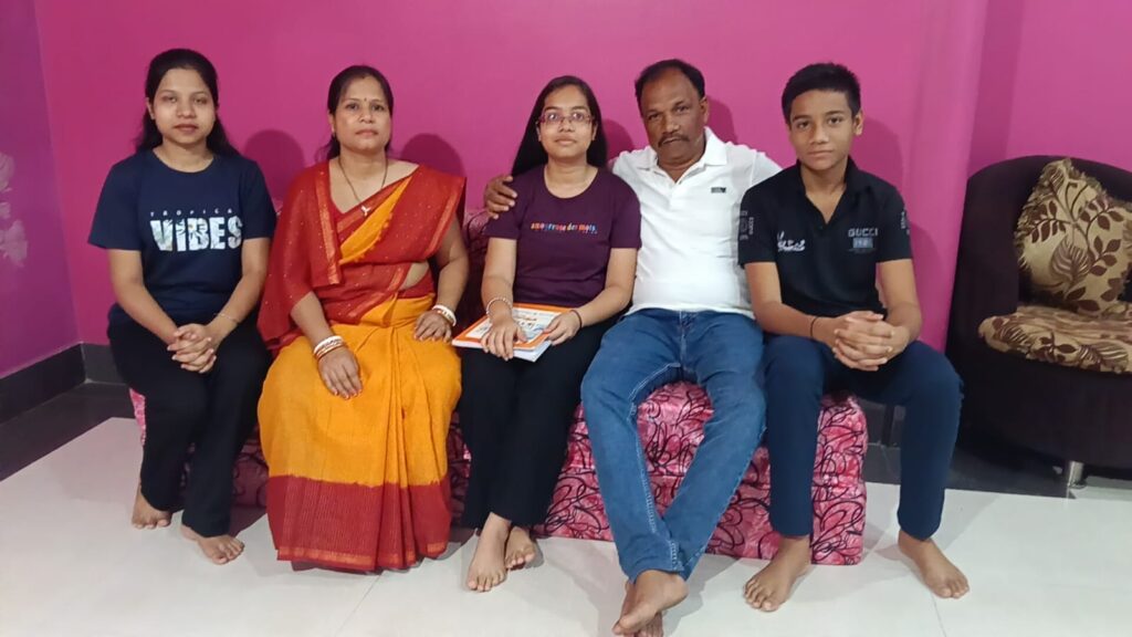 चाय बेचने वाले की बेटी बनी जमशेदपुर सिटी सेकंड टॉपर; 95.20% अंक ला रचा इतिहास, अब बनना चाहती है प्रोफेसर