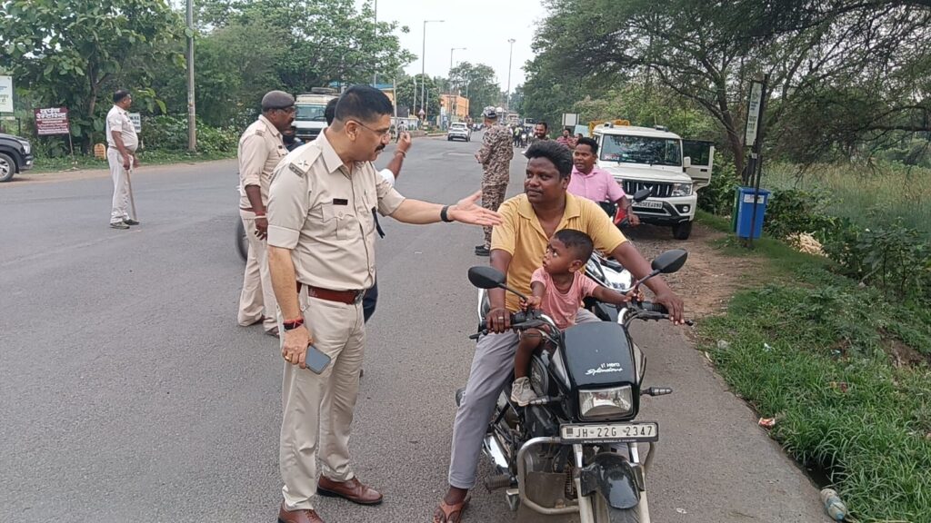 सरायकेला: सड़क हादसों पर लगाम लगाने के लिए पुलिस का ‘मेगा ड्राइव’, एसपी निधि द्विवेदी के निर्देश पर ड्रंकन ड्राइविंग के खिलाफ चली विशेष जांच