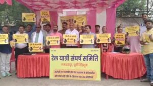 टाटानगर स्टेशन पर ट्रेनों की लेटलतीफी के खिलाफ हस्ताक्षर अभियान, आंदोलन तेज करने की चेतावनी