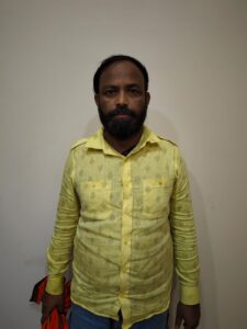 धनबाद पुलिस की बड़ी कार्रवाई: प्रिंस खान और गोपी खान गैंग का मुख्य आर्म्स सप्लायर सोनू दर्जी गिरफ्तार; पिस्टल, रिवॉल्वर और कारतूस बरामद