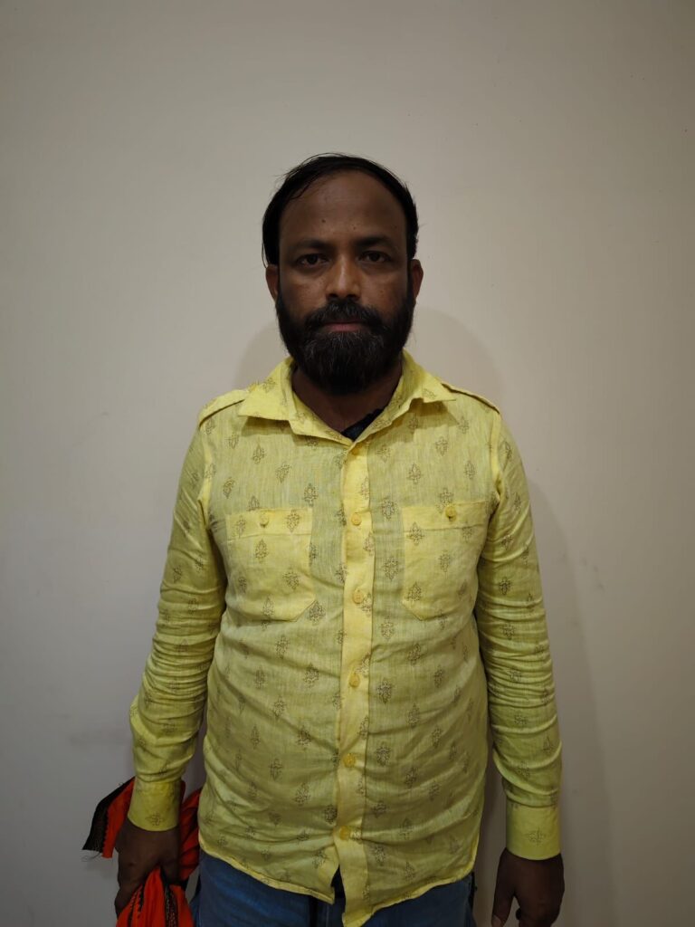 धनबाद पुलिस की बड़ी कार्रवाई: प्रिंस खान और गोपी खान गैंग का मुख्य आर्म्स सप्लायर सोनू दर्जी गिरफ्तार; पिस्टल, रिवॉल्वर और कारतूस बरामद