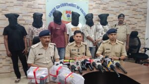 जमशेदपुर: यूनिक कलेक्शन फायरिंग मामले का खुलासा, जमशेदपुर पुलिस ने 6 अपराधियों को हथियार के साथ किया गिरफ्तार