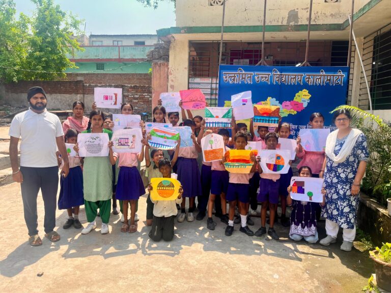 जमशेदपुर: कालीमाटी जेम्को आजाद बस्ती विद्यालय में चल रहा तीन दिवसीय समर कैंप,खेल-खेल में निखर रही प्रतिभा