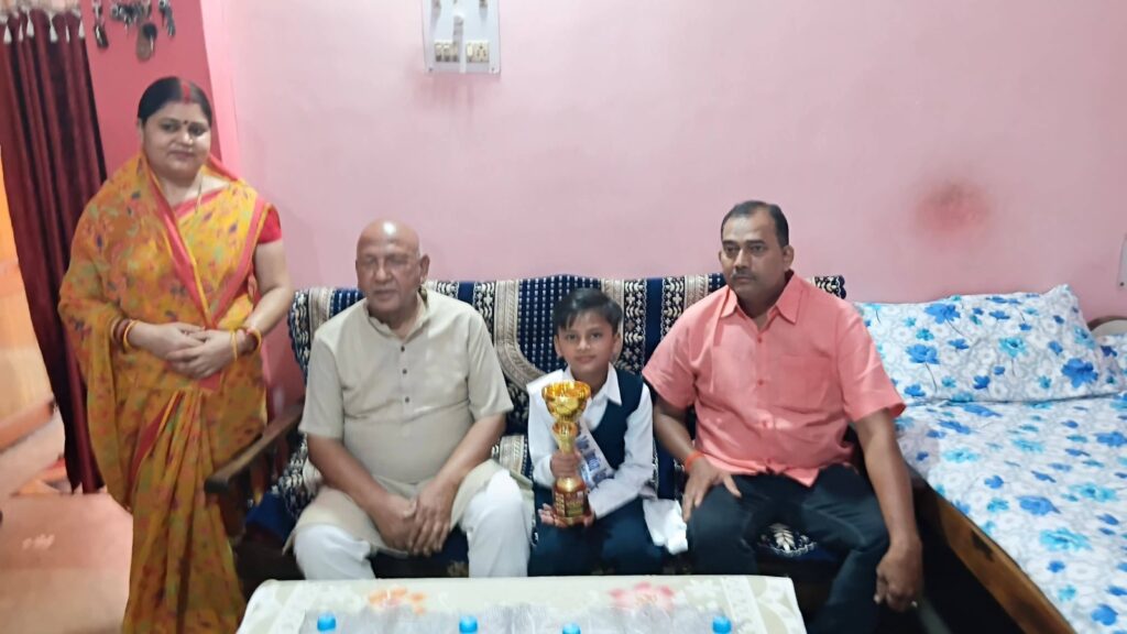 अंतरराष्ट्रीय मॉडलिंग प्रतियोगिता में जमशेदपुर के आदित्य राज ने हासिल किया दूसरा स्थान