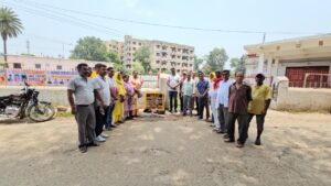 करनडीह: फाटक के पास कल्वर्ट सहित नाली निर्माण का हुआ शिलान्यास, जिप सदस्य पूर्णिमा मलिक व मुखिया सिनी सोरेन ने दिखाई हरी झंडी