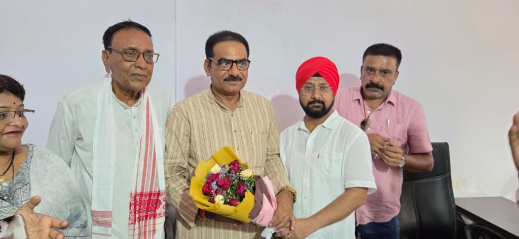 जमशेदपुर: कांग्रेस कार्यालय में खुला ‘शिकायत निवारण’ काउंटर; बंद लिफाफे में नेताओं और कार्यकर्ताओं ने दीं शिकायतें और सुझाव, प्रदेश अध्यक्ष को सौंपी जाएगी रिपोर्ट
