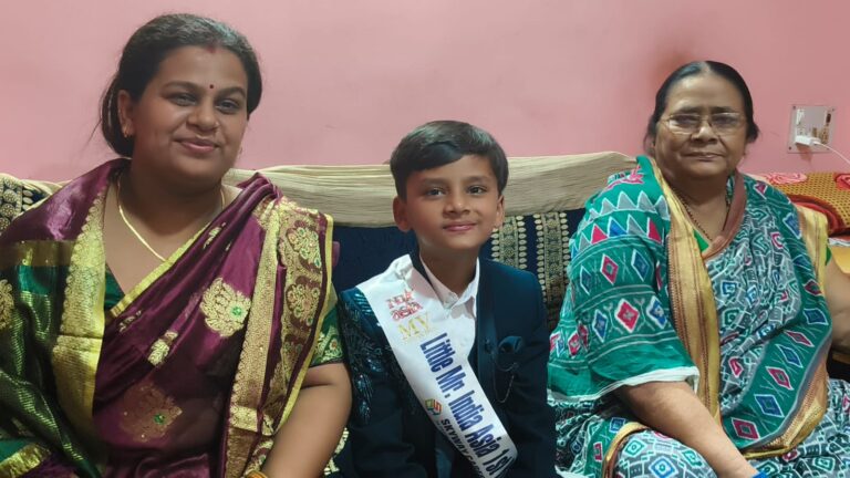 बारीडीह के 8 वर्षीय आदित्य राज ने मॉडलिंग प्रतियोगिता में जीता दूसरा स्थान, जमशेदपुर का बढ़ाया मान