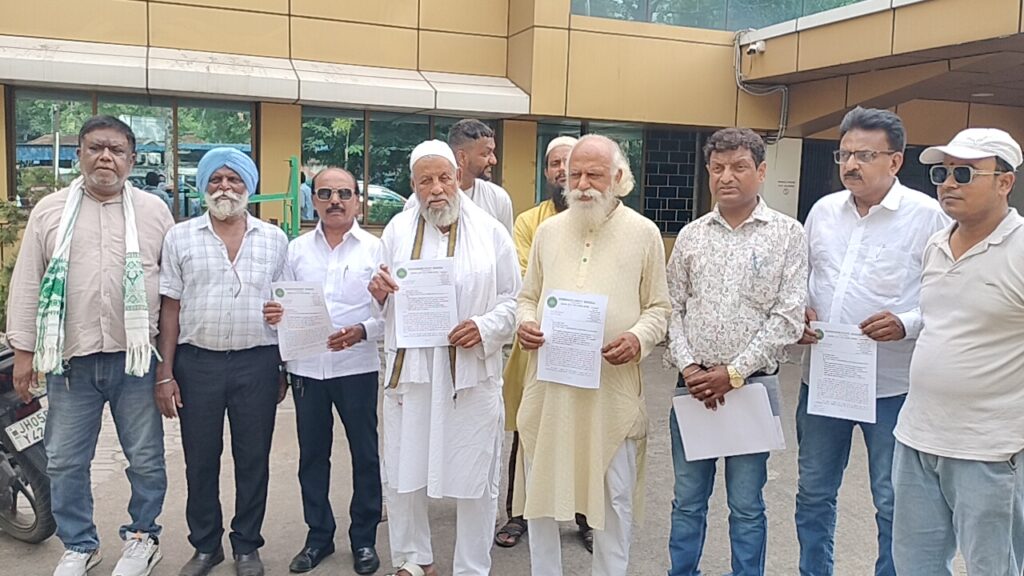 बकरीद को लेकर झामुमो ने प्रशासन से की विशेष व्यवस्था की मांग, सौंपा ज्ञापन