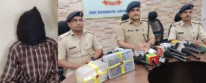 चाकुलिया में घर से गांजा बेचते व्यक्ति गिरफ्तार, 336 ग्राम गांजा बरामद