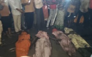 धनबाद: मुनीडीह कोल वाशरी में बड़ा हादसा; कोयला पाउडर के मलबे में दबने से 4 मजदूरों की मौत, गेट पर शव रखकर प्रदर्शन