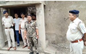 धनबाद: प्रिंस खान के वासेपुर आवास पर कुर्की; चौखट-दरवाजे तक उखाड़ ले गई पुलिस, कोर्ट के आदेश पर बड़ी कार्रवाई