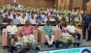 रांची: झारखंड में शिक्षा और रोजगार को बढ़ावा, मुख्यमंत्री हेमंत सोरेन ने बांटे नियुक्ति पत्र