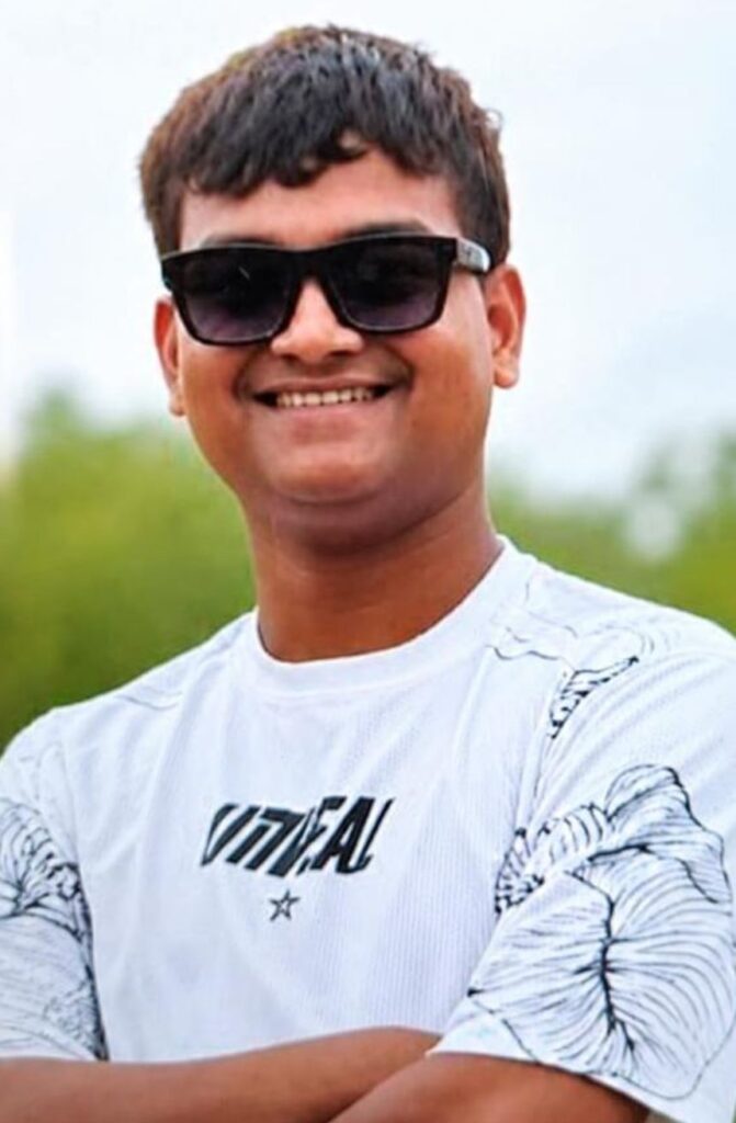 जमशेदपुर: टाटा मोटर्स ड्यूटी जा रहे युवक को हाईवा ने कुचला, मौके पर ही दर्दनाक मौत; परसूडीह में शव सड़क पर रख ग्रामीणों का चक्का जाम