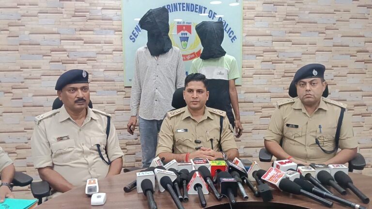 जमशेदपुर: जुगसलाई में रेलवे पुल के पास ब्राउन शुगर बेचते 2 पेडलर्स गिरफ्तार; 24 पुड़िया ड्रग्स बरामद, सिटी एसपी बोले— रिमांड पर लेकर खंगालेंगे पूरा नेटवर्क