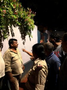 जमशेदपुर: बारीडीह में पुलिस पीसीआर वैन की टक्कर से युवक गंभीर; चालक पर ‘नशे’ में होने का आरोप, आक्रोशित बस्तीवासियों का भारी हंगामा