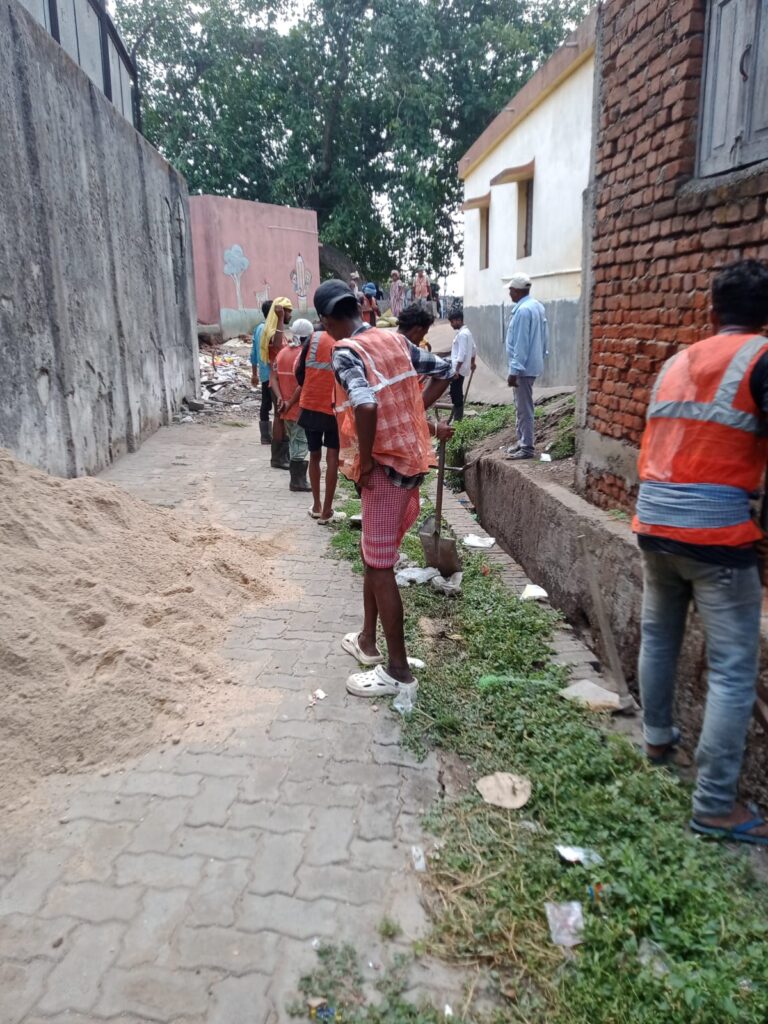 जेएनएसी पर नाला सफाई में अनियमितता का आरोप, विधायक सरयू राय के प्रतिनिधि ने डीसी से की जांच की मांग