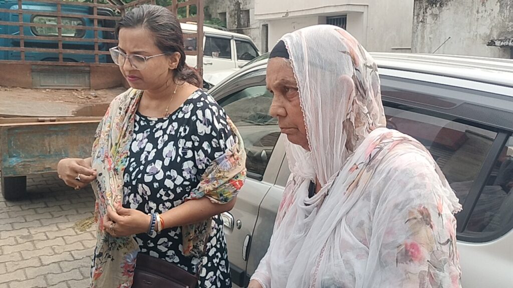 बिष्टुपुर में पुलिसकर्मी बनकर महिला से दो लाख के गहने ठगे, सीसीटीवी फुटेज खंगाल रही पुलिस