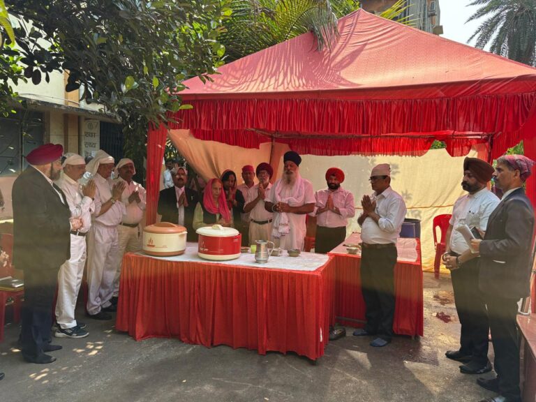 गुरु अर्जन देव जी के शहीदी दिवस पर जिला बार एसोसिएशन ने लगाया छबील, बांटा शर्बत और चना प्रसाद