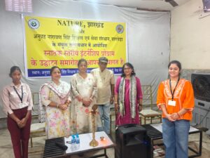 कविता लेखन कार्यशाला से निखर रही छात्राओं की रचनात्मक प्रतिभा, नेचर संस्था का विशेष आयोजन