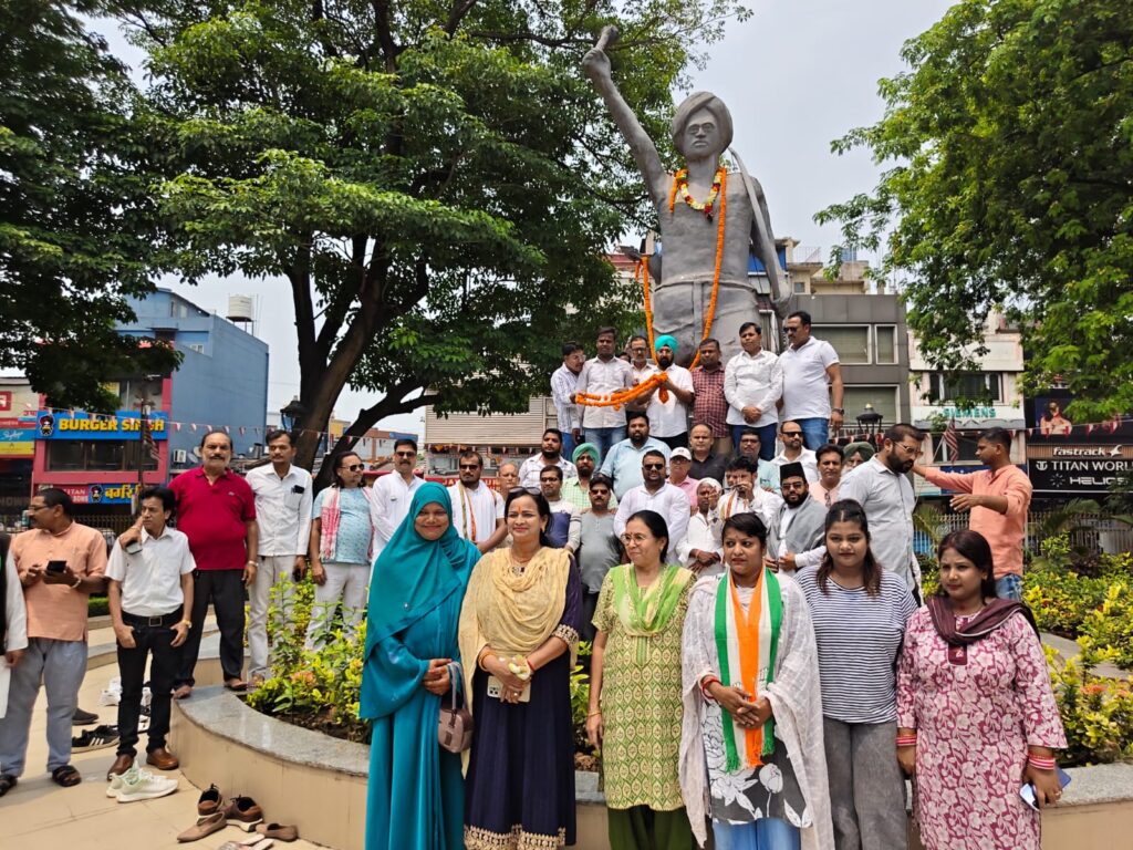 जमशेदपुर: भगवान बिरसा मुंडा के शहादत दिवस पर कांग्रेस ने किया नमन; जिला अध्यक्ष परविंदर सिंह बोले- ‘जल, जंगल और जमीन की रक्षा के महानायक थे धरती आबा’