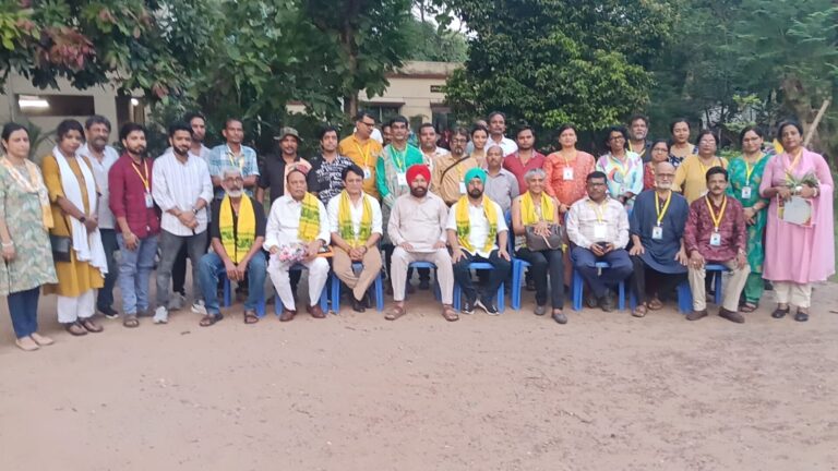 जमशेदपुर: साकची हाई स्कूल में दो दिवसीय कला कार्यशाला का समापन, 40 कलाकारों को मिला सम्मान