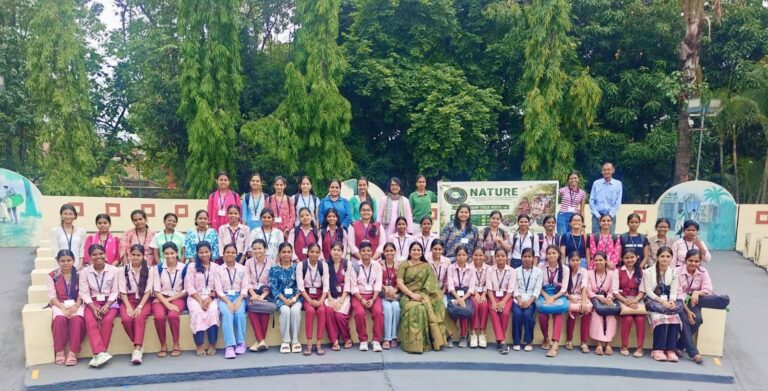 नेचर संस्था की छात्राओं ने ट्राइबल कल्चर सेंटर का किया शैक्षणिक भ्रमण, झारखंड की जनजातीय विरासत को करीब से जाना