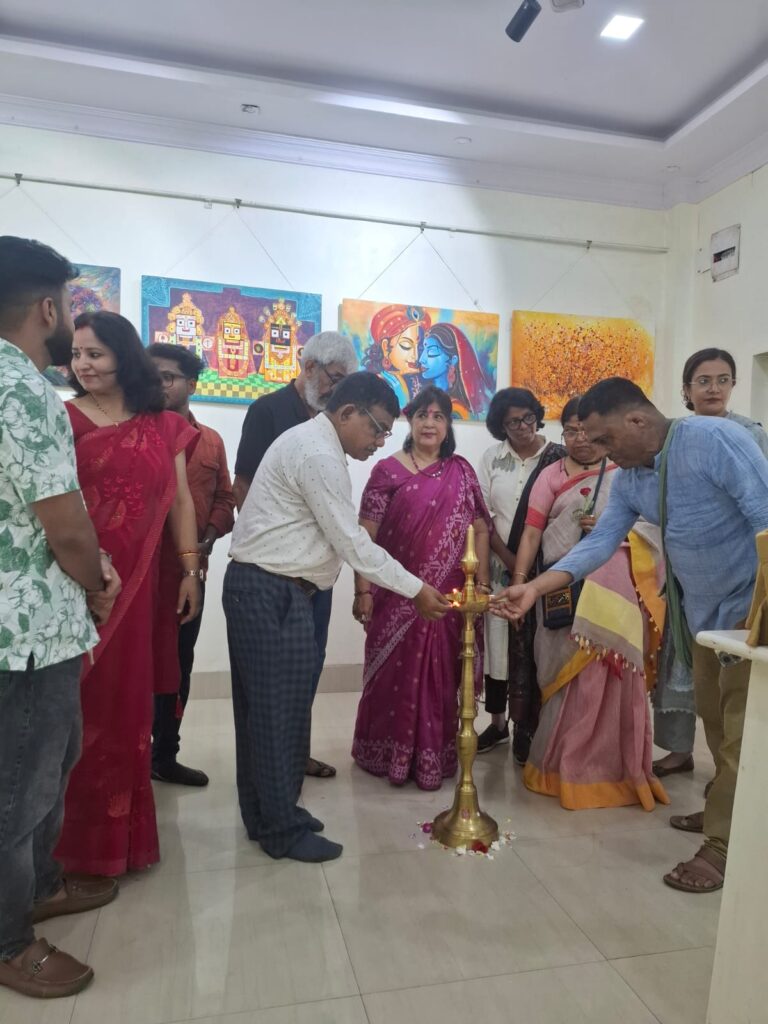 जमशेदपुर में कला का अनूठा संगम: बंगाल क्लब में सजी दो दिवसीय ‘शिमुल ’26’ प्रदर्शनी; 40 कलाकारों की नायाब कृतियों ने मोहा मन