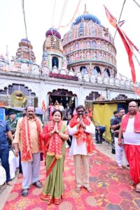 मुख्यमंत्री हेमंत सोरेन ने पत्नी कल्पना सोरेन संग मां दिउड़ी मंदिर में की पूजा-अर्चना, राज्य की सुख-समृद्धि की कामना