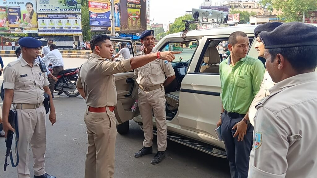 जमशेदपुर में ट्रैफिक व्यवस्था सुधारने के लिए सड़क पर उतरे सिटी एसपी