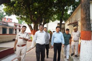 जमशेदपुर: उपायुक्त राजीव रंजन ने केंद्रीय कारा घाघीडीह, साकची जेल और संप्रेक्षण गृह का किया निरीक्षण