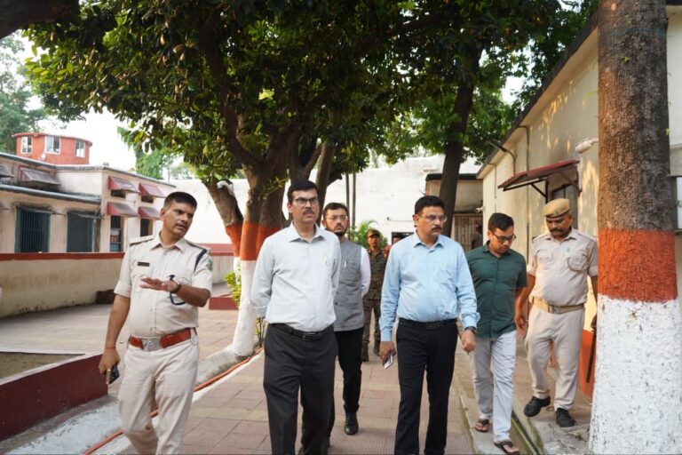 जमशेदपुर: उपायुक्त राजीव रंजन ने केंद्रीय कारा घाघीडीह, साकची जेल और संप्रेक्षण गृह का किया निरीक्षण