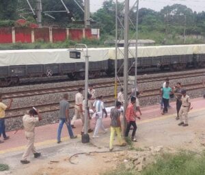 रांची: नामकुम रेलवे स्टेशन के पास आरपीएफ जवान का शव बरामद, सिर धड़ से अलग; हादसा या आत्महत्या? जांच में जुटी जीआरपी