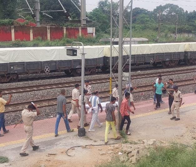 रांची: नामकुम रेलवे स्टेशन के पास आरपीएफ जवान का शव बरामद, सिर धड़ से अलग; हादसा या आत्महत्या? जांच में जुटी जीआरपी