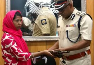 सुनील महतो हत्याकांड की मुख्य आरोपी शकुंतला महतो ने किया आत्मसमर्पण, 10 लाख की थी इनामी नक्सली