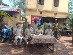 चाईबासा पुलिस की बड़ी कार्रवाई: मोटरसाइकिल चोर गिरोह का भंडाफोड़, 7 चोरी की बाइक-स्कूटी बरामद, 3 गिरफ्तार
