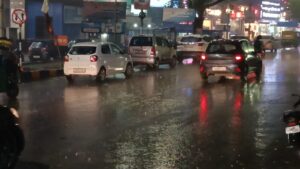 जमशेदपुर में झमाझम बारिश से बदला मौसम का मिजाज, उमस भरी गर्मी से लोगों को मिली राहत