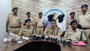 जमशेदपुर: बागबेड़ा में अपराध की साजिश नाकाम, दो बदमाश पिस्तौल और 5 जिंदा गोलियों के साथ गिरफ्तार