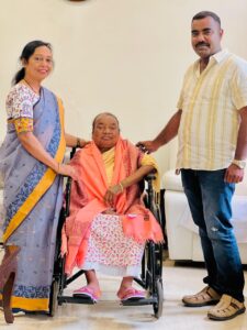 पूर्व सांसद सुमन महतो ने दिशोम गुरु शिबू सोरेन को पद्म भूषण सम्मान पर रूपी सोरेन को दी बधाई, सीएम आवास में किया सम्मानित